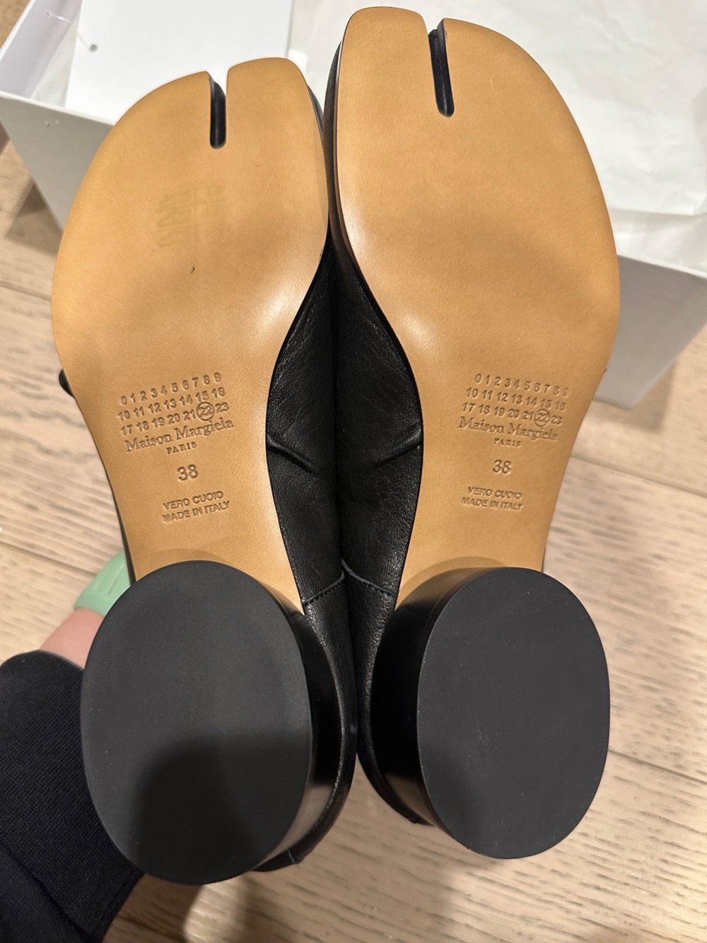 Maison Martin Margiela Black Leather Tabi Split-Toe Ballet Flats - Picture 5 of 6